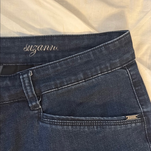 FDJ Suzanne fit Dark Denim, Stretch denim. Waist 34. - Picture 5 of 10